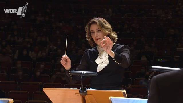 墨西哥美女指挥家 奥朗德拉指挥演奏: 拉威尔-波莱罗舞曲|音乐|健康|学人_新浪新闻