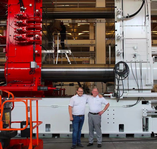 特斯拉加州弗里蒙特工廠型號為OL 9000CS的壓鑄機