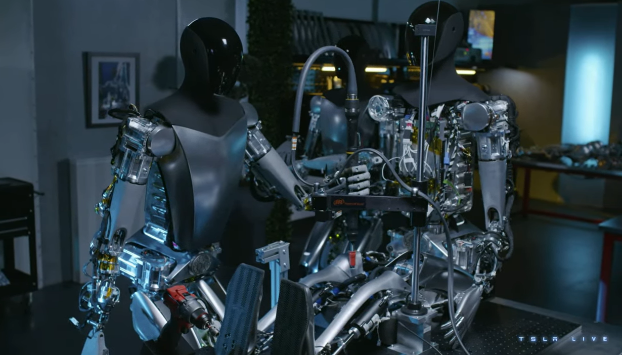 特斯拉展示“擎天柱”机器人视频，马斯克：相信机器人业务未来将超过汽车业务