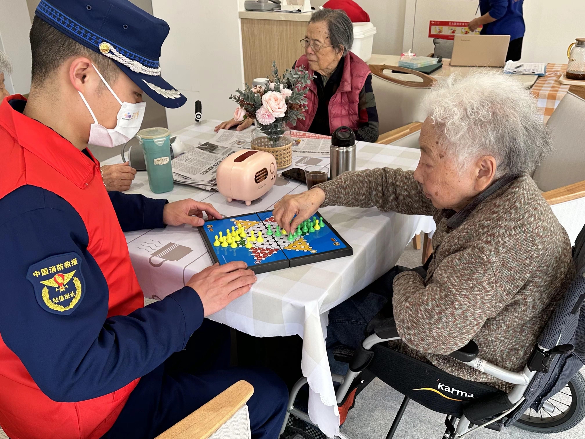 北京丰台消防深入辖区养老院开展学雷锋活动