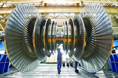 哈电集团汽轮机公司生产车间.资料图片