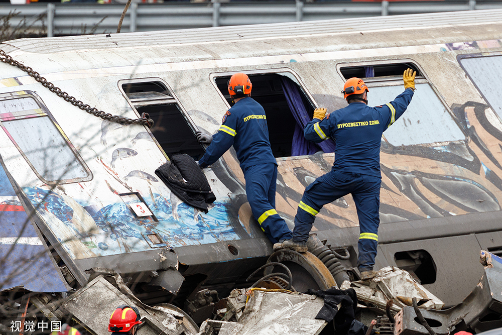 早安·世界|希臘火車相撞已43人死亡,仍有數十人下落不明|希臘_新浪