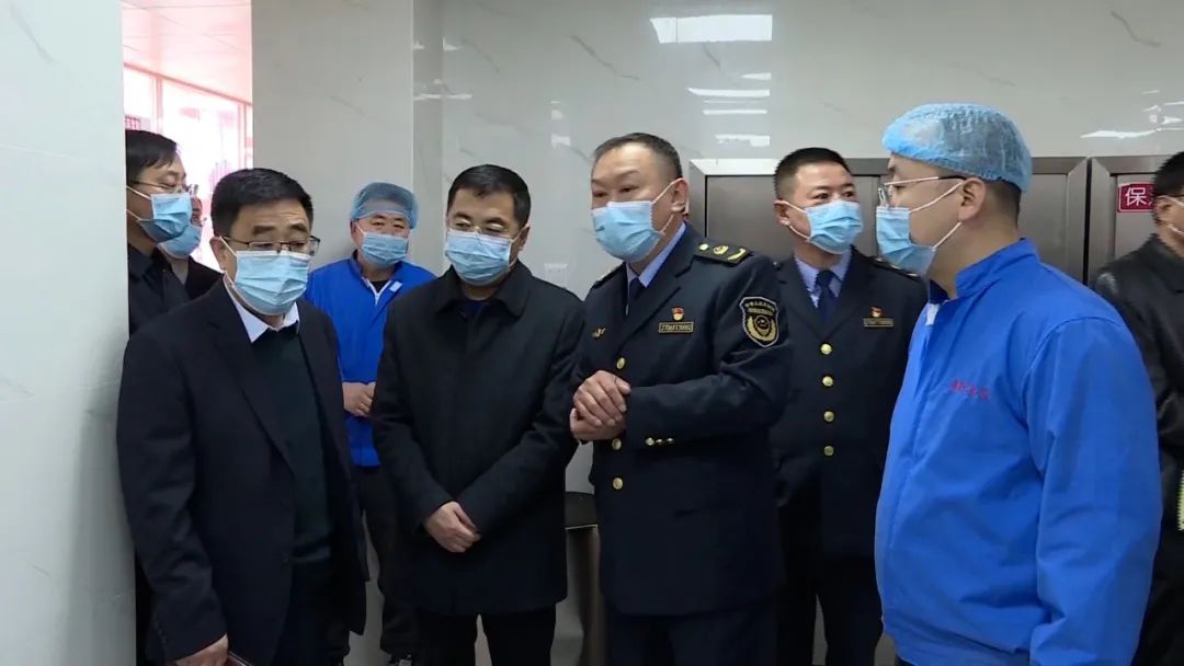 高晓斌督导检查东风小学食品安全包保主体两个责任落实情况