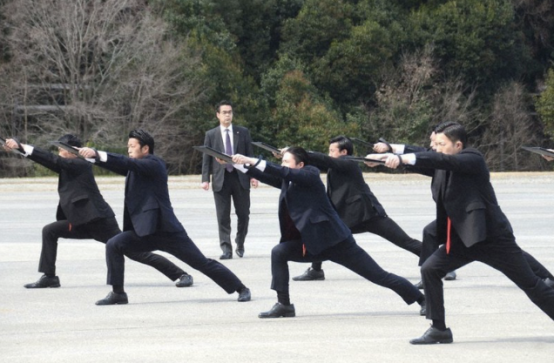 g7峰会前日本警方公布警官训练画面,日网友:看后反而更不安了|选举