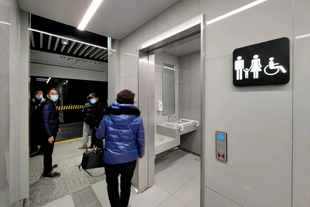 上海地铁厕所图片