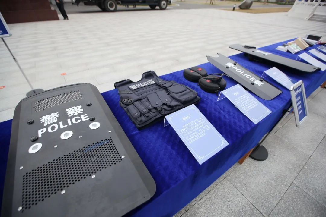 242万件套广西边检总站大规模配发警用装备