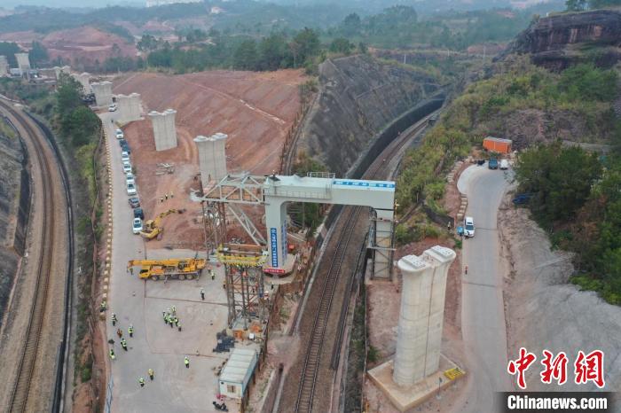 98公里的梅龙铁路,是广东首个自行投资建设的时速350公里高铁项目