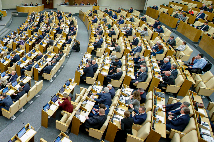 资料图:俄罗斯议员在莫斯科参加国家杜马(议会下院)会议.(美联社)