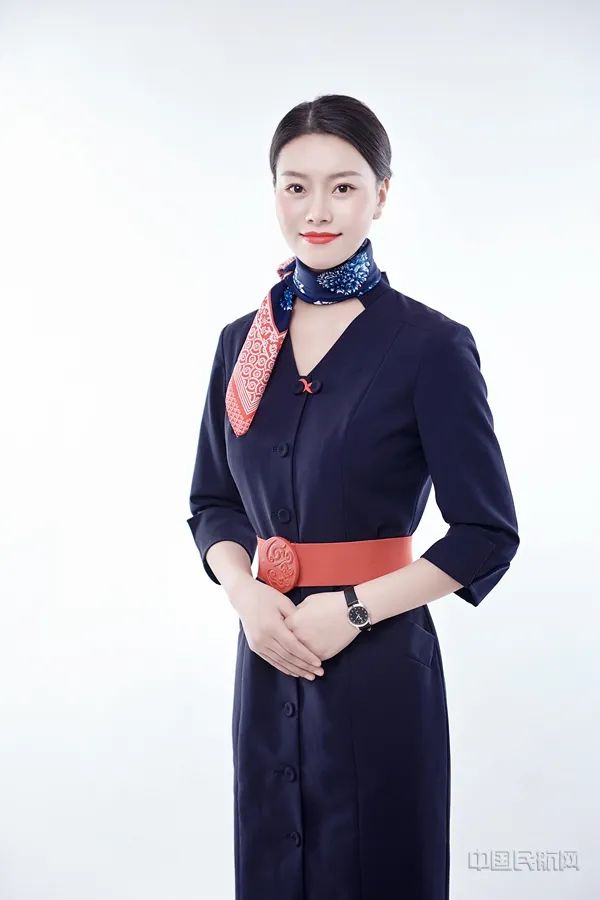 东航藏族乘务员拉格卓玛:在高原上绽放的志愿青春_新浪财经_新浪网