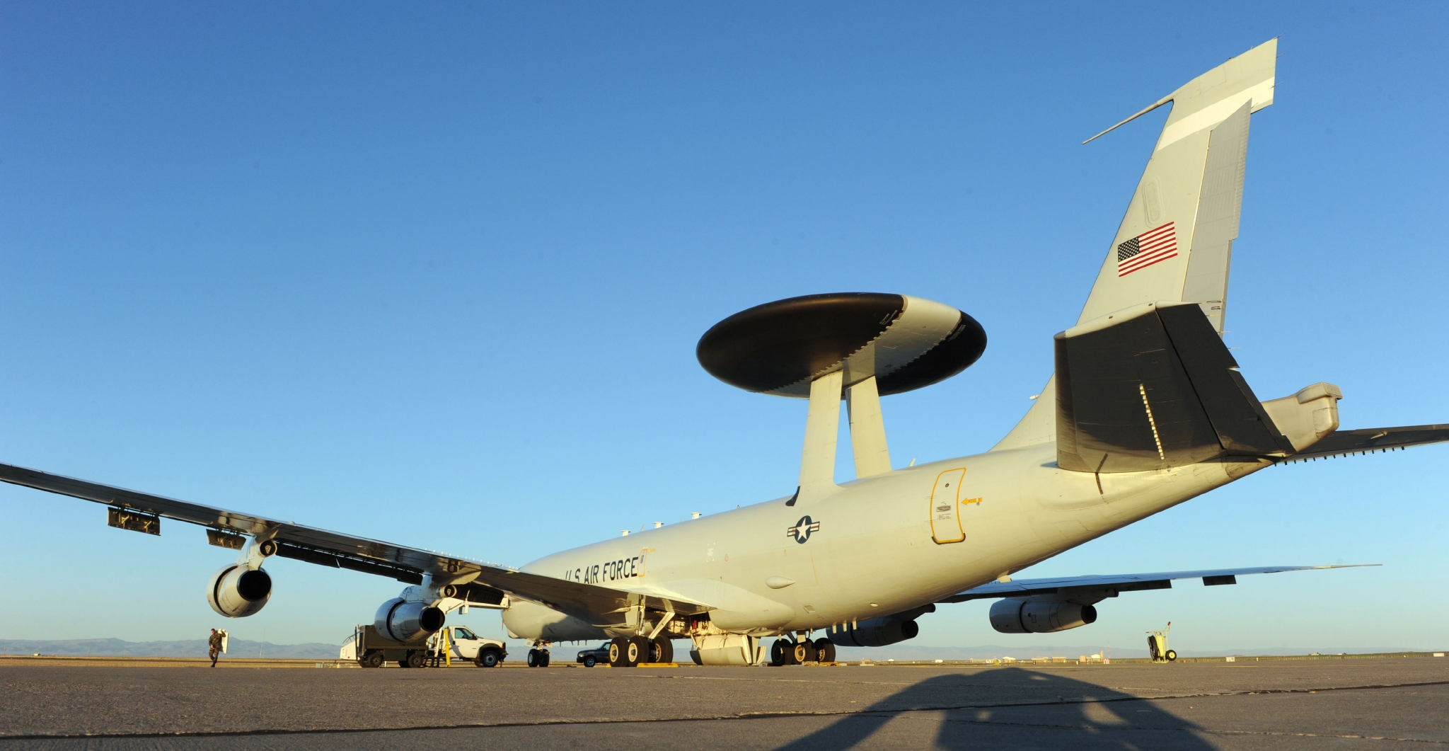 e-3预警机是美国空军目前唯一现役的空中预警机型号,使用改良的波音