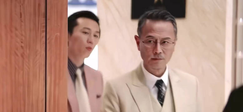 坑坑洼洼的帅，嘴角向下的笑，虎叔专属|狂飙|电视剧_新浪新闻