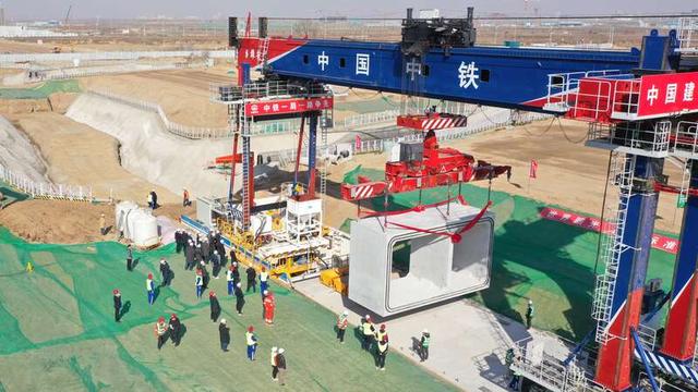 绿色装配式综合管廊U盾架管机正式始发现场。韩善有/摄