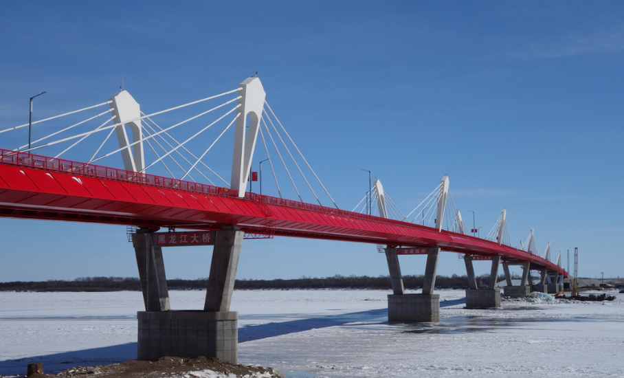 虽然同江中俄跨江铁路大桥和黑龙江公路大桥相继在2021年8月和去年6月