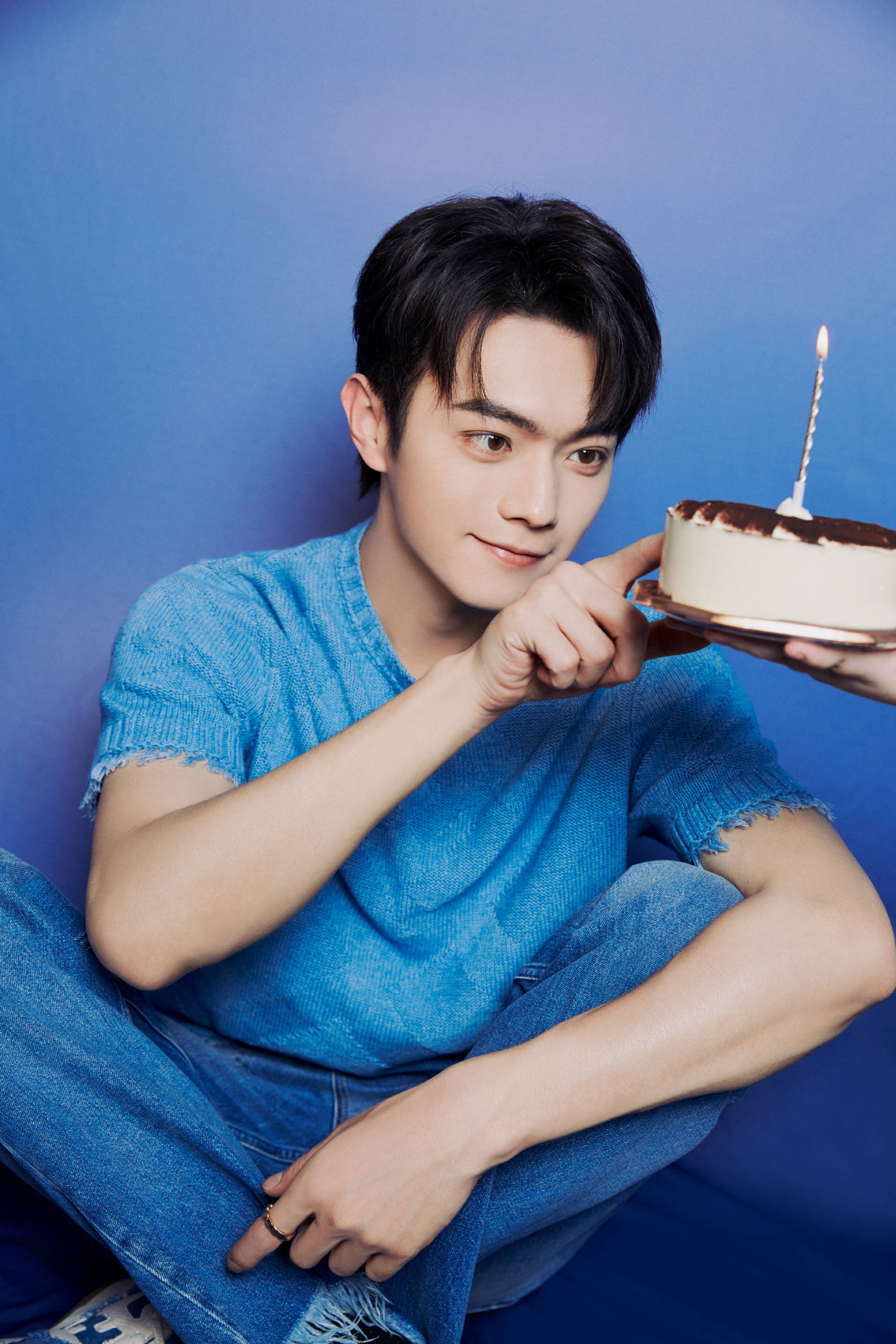 许凯生日仙剑六发了今朝的新图 眼睛亮闪闪的太可爱了……|许凯|新图|仙剑_新浪新闻