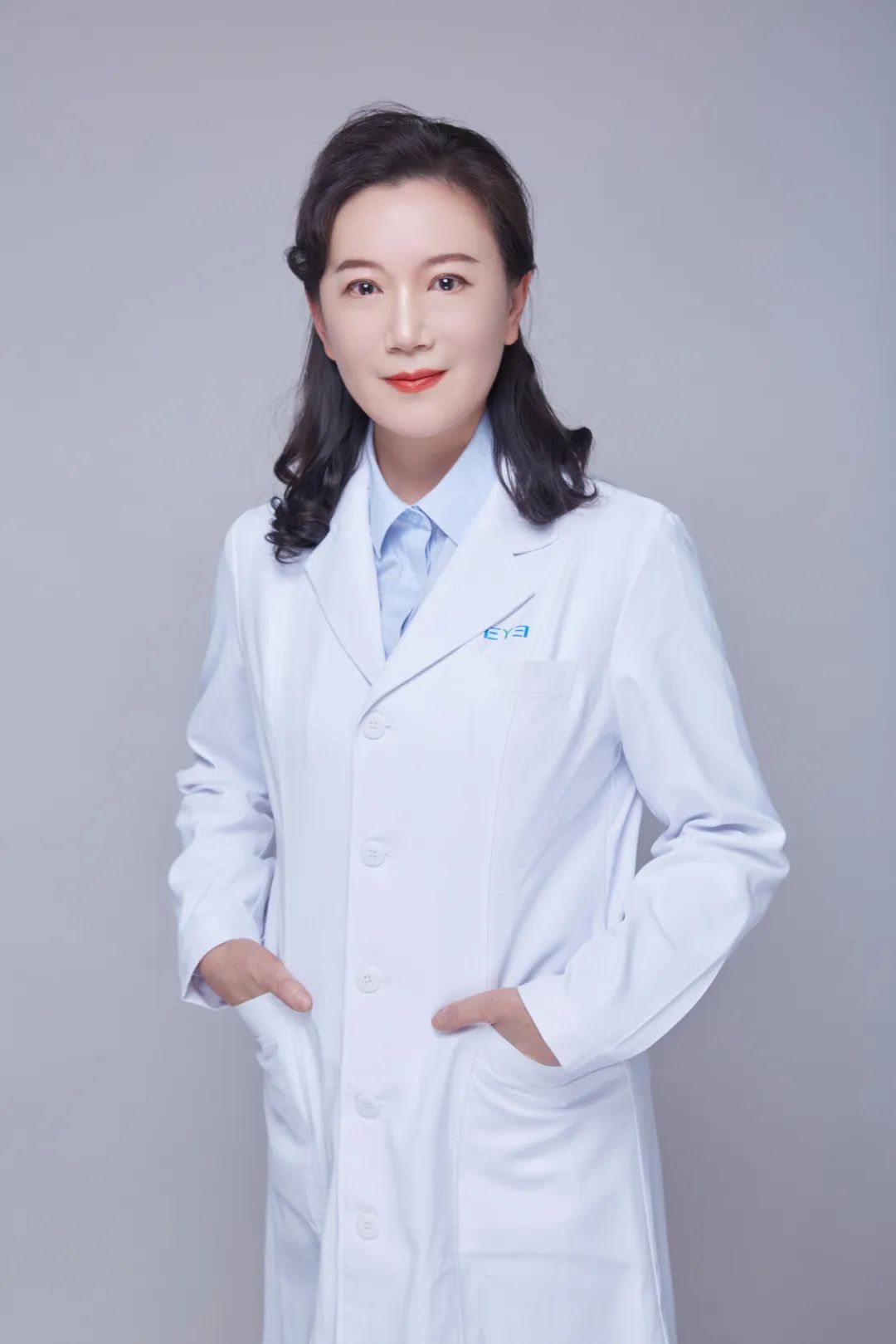 李光玲山西爱尔眼科医院综合眼病科主任,眼整形科主任主任医师,教授