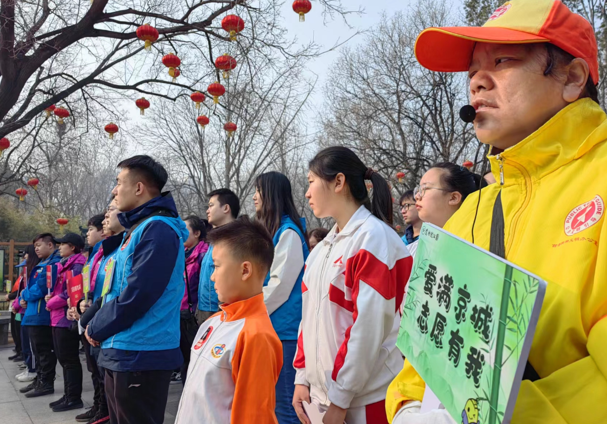 做最美赏花人！游客在紫竹院公园签名承诺文明游园