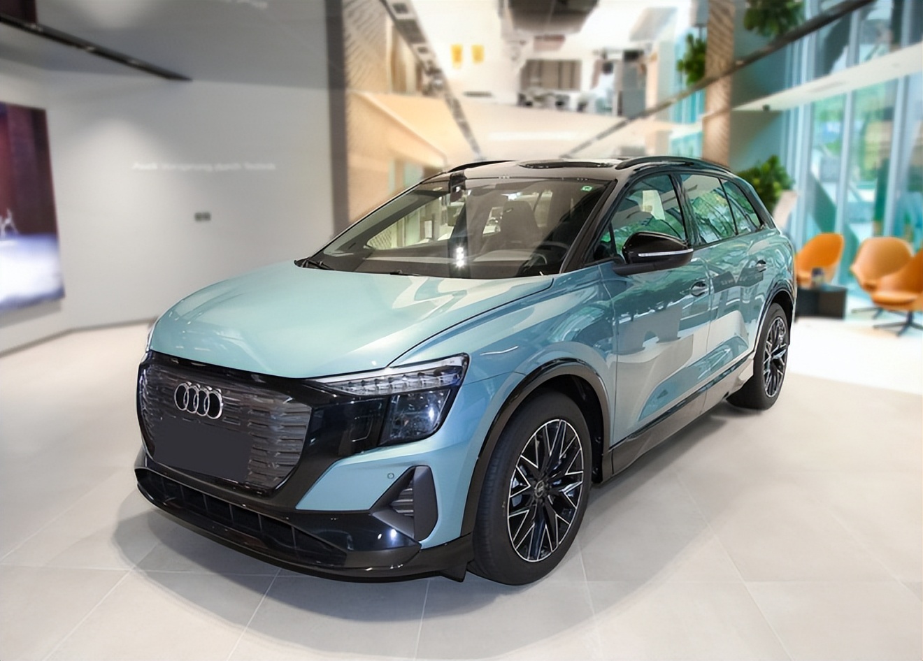 奥迪全球首款roadjet陆地专机车型奥迪q5etron更懂你