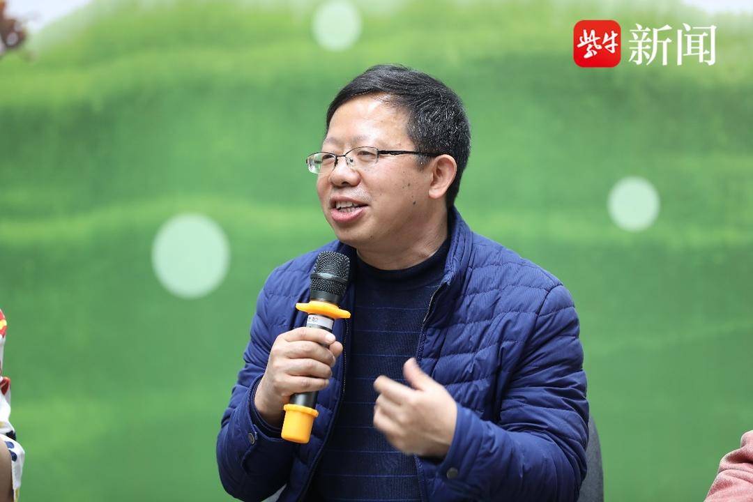 小先生庞余亮推出中国版昆虫记