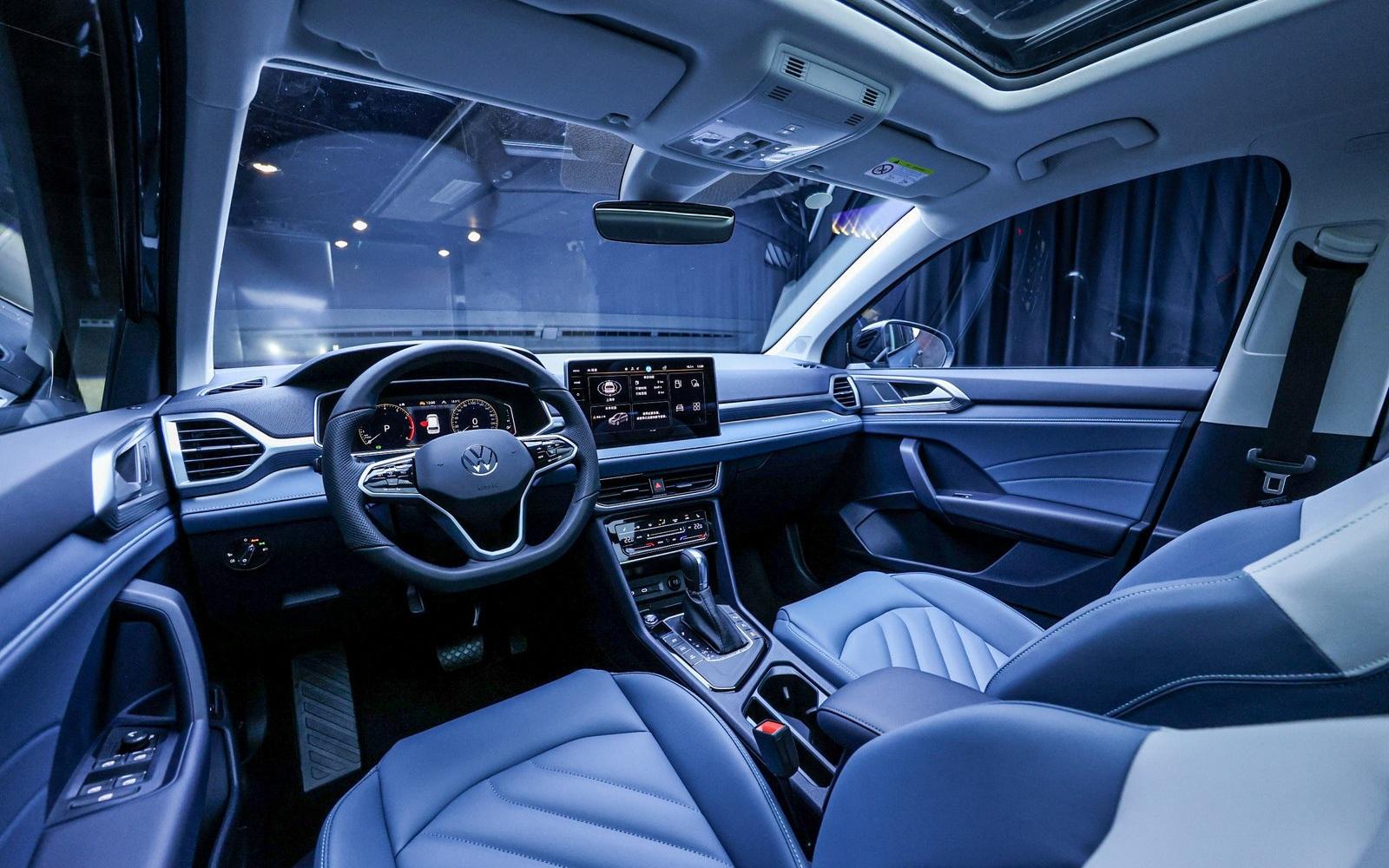 进入新途岳车内,首先的感受是熟悉,传统的大众系列驾驶舱的布局基本