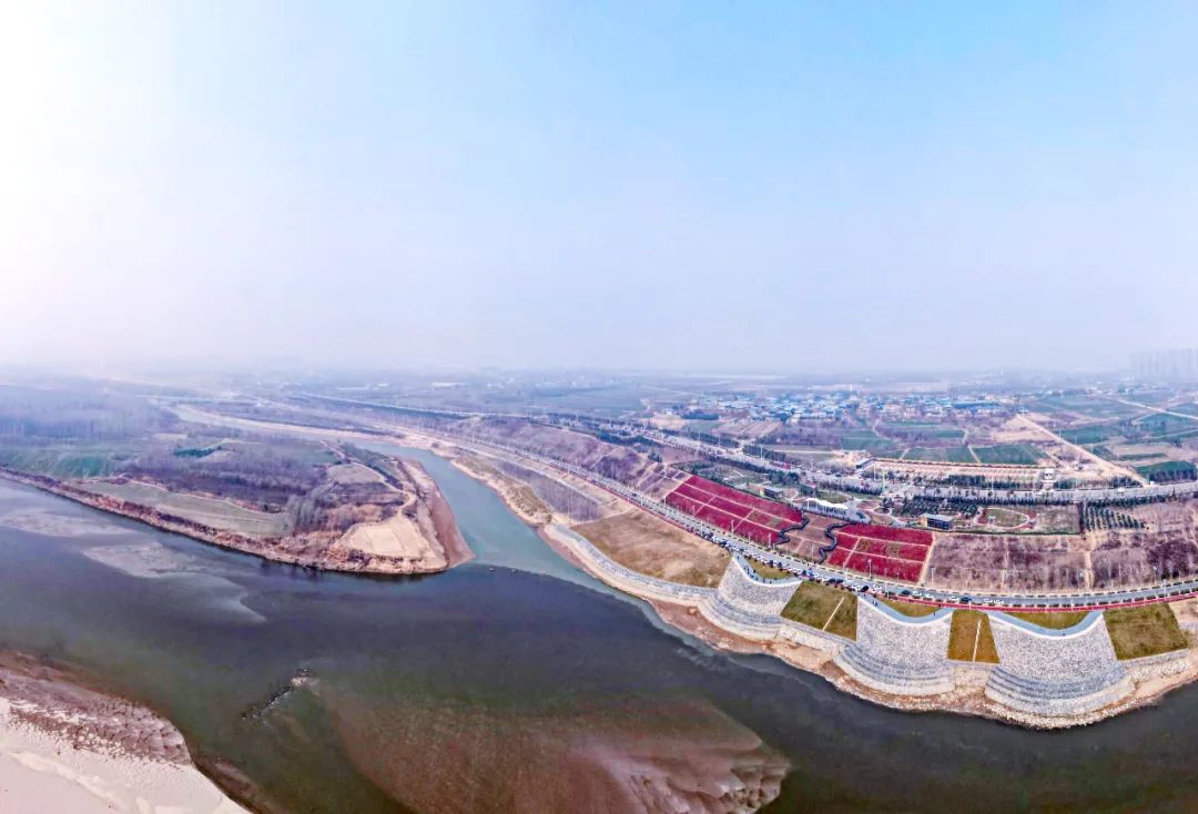 泾渭分明观景台灞河渭河交汇处的灞渭桥风景如画的西安湖景区(此处