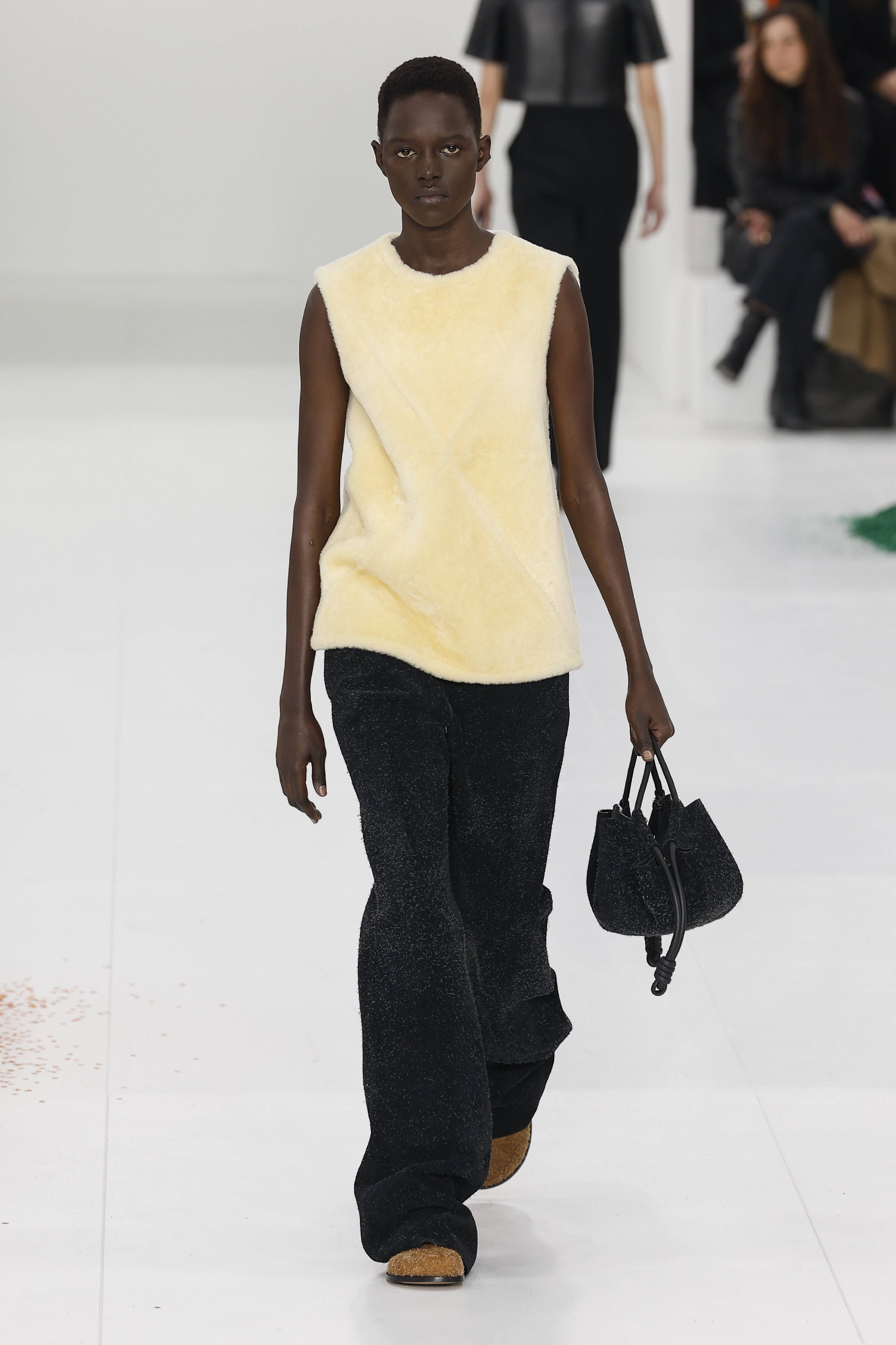 巴黎时装周——罗意威品牌时装秀|罗意威|秋冬|巴黎时装周_新浪新闻