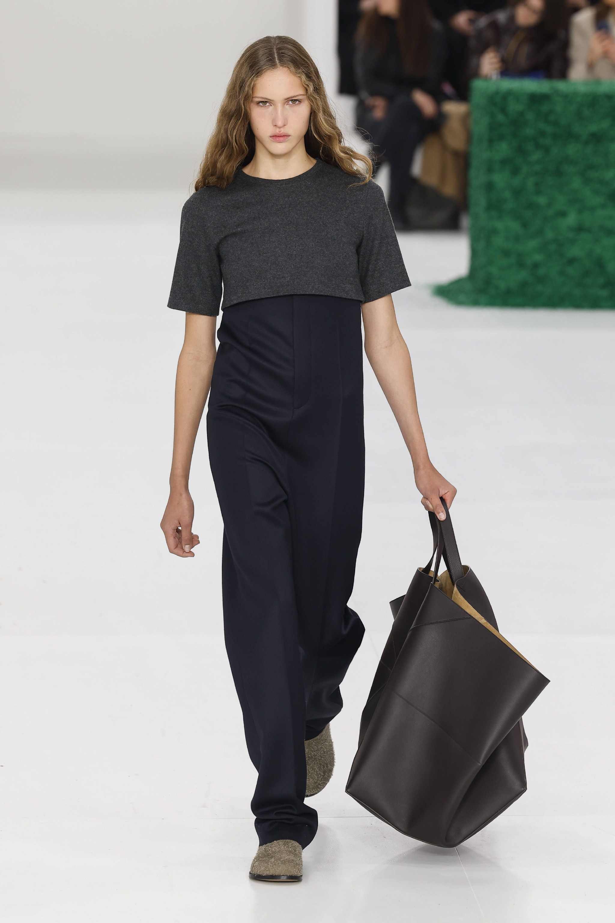 巴黎时装周——罗意威品牌时装秀|罗意威|秋冬|巴黎时装周_新浪新闻