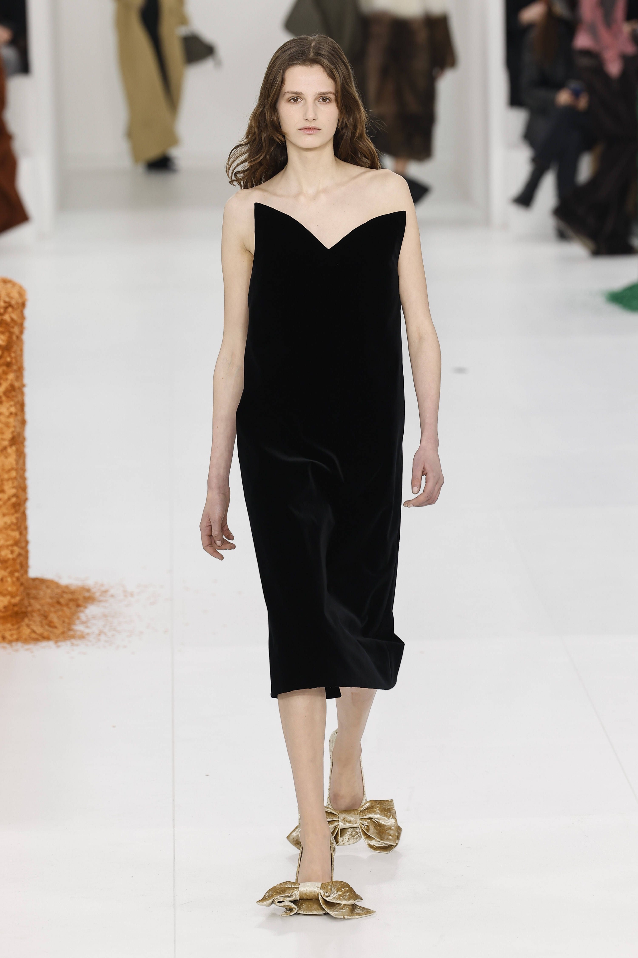 巴黎时装周——罗意威品牌时装秀|罗意威|秋冬|巴黎时装周_新浪新闻