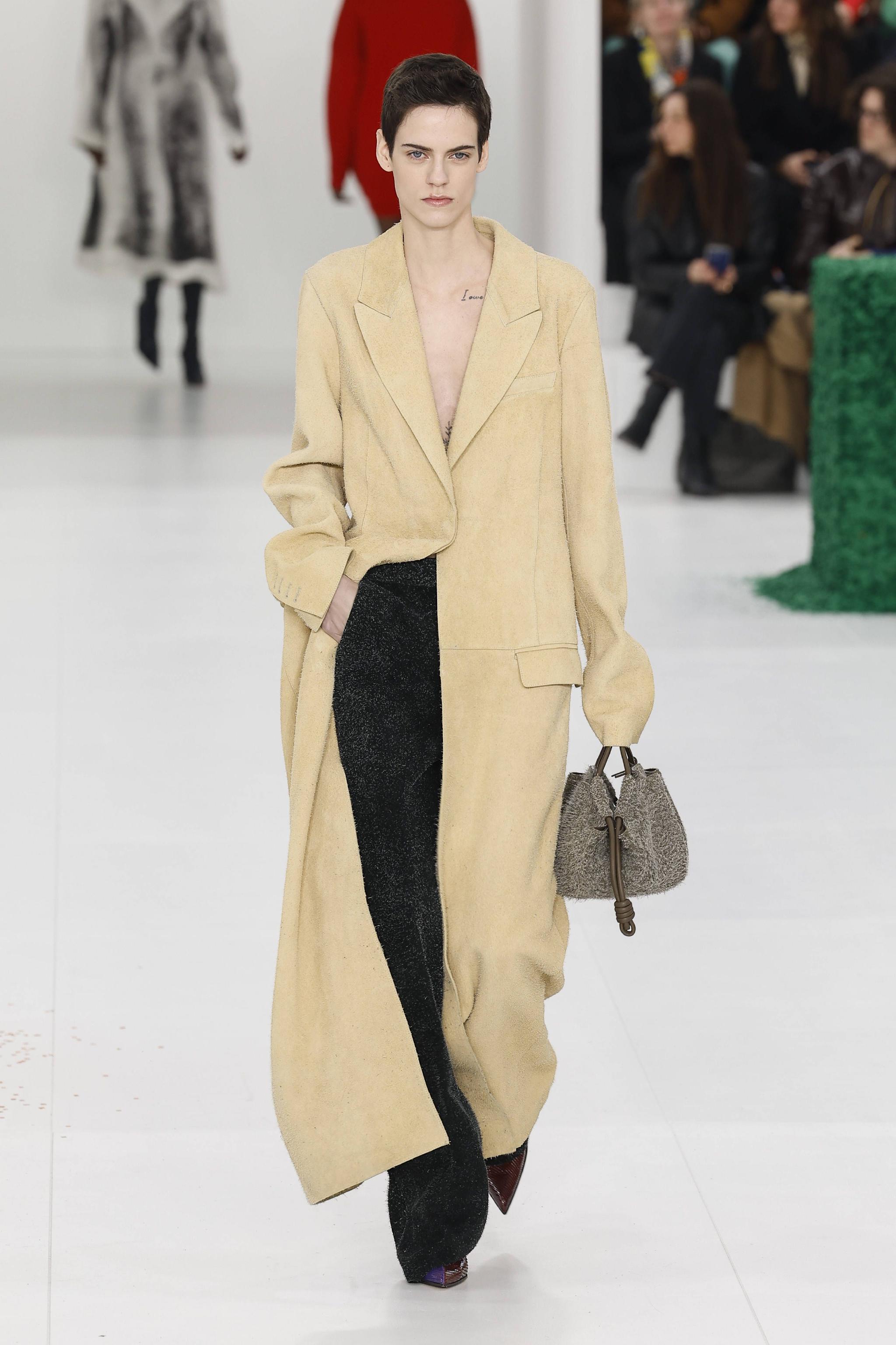 巴黎时装周——罗意威品牌时装秀|罗意威|秋冬|巴黎时装周_新浪新闻