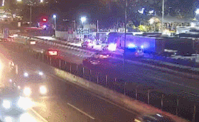 ▲佛山交警于加油站与广州交警交接