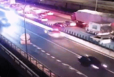 ▲广州交警护航