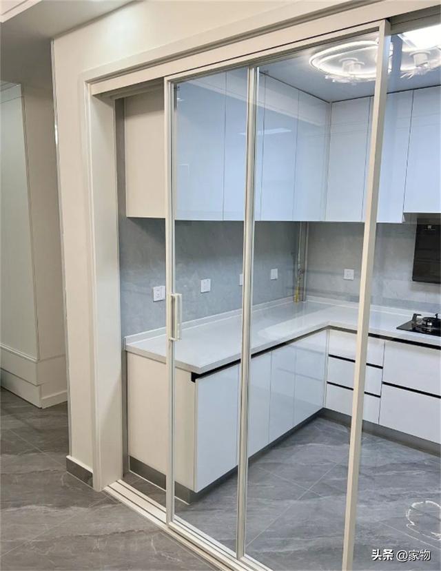 厨房别再装推拉门!如今流行这种“PD门”,美观省空间,实用性强