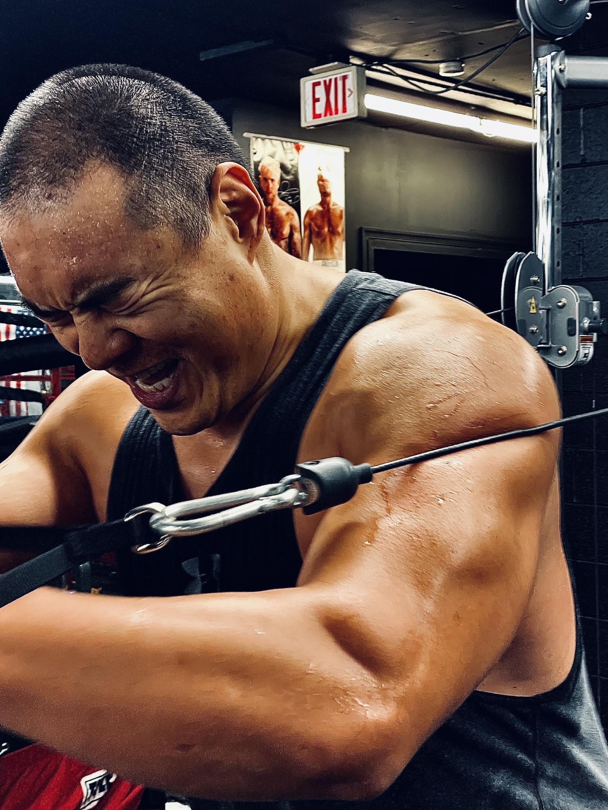 并没有尽快敲定比赛的想法,张志磊也就不再等待,随着乔伊斯浮出水面