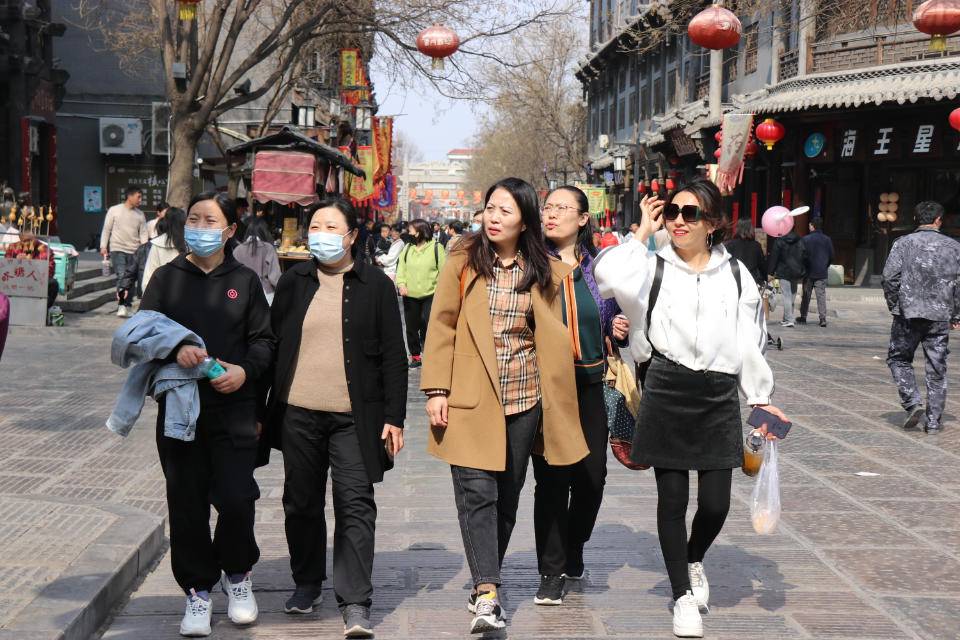 陌上花正盛，女神踏春来！中国银行滨州分行三八妇女节户外踏春休闲区蓝鸢梦想 - Www.slyday.coM