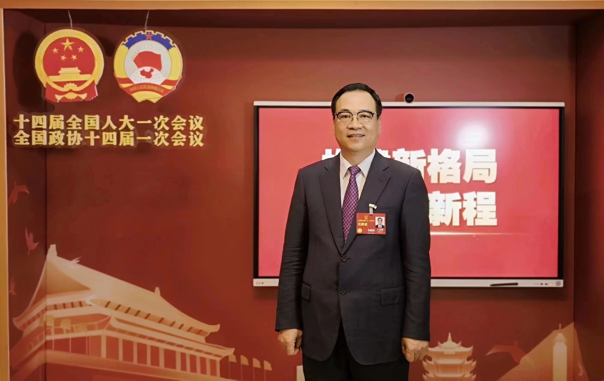 全国人大代表,国药集团国药控股股份有限公司党委书记,董事长于清 ..