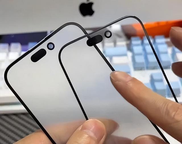 iPhone 15 Pro面板曝光：这才有旗舰的样子