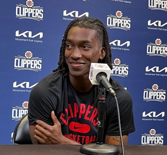 直播吧3月7日讯 今日,快船球员特伦斯-曼恩接受记者采访,谈到了队友