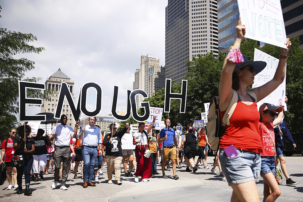 美国的7500怎么表示【图集】聚焦美国“枪支暴力”：美国枪支收回令数量创历史新高，今年已有超7500人死于枪下_https://www.jmylbn.com_新闻资讯_第9张