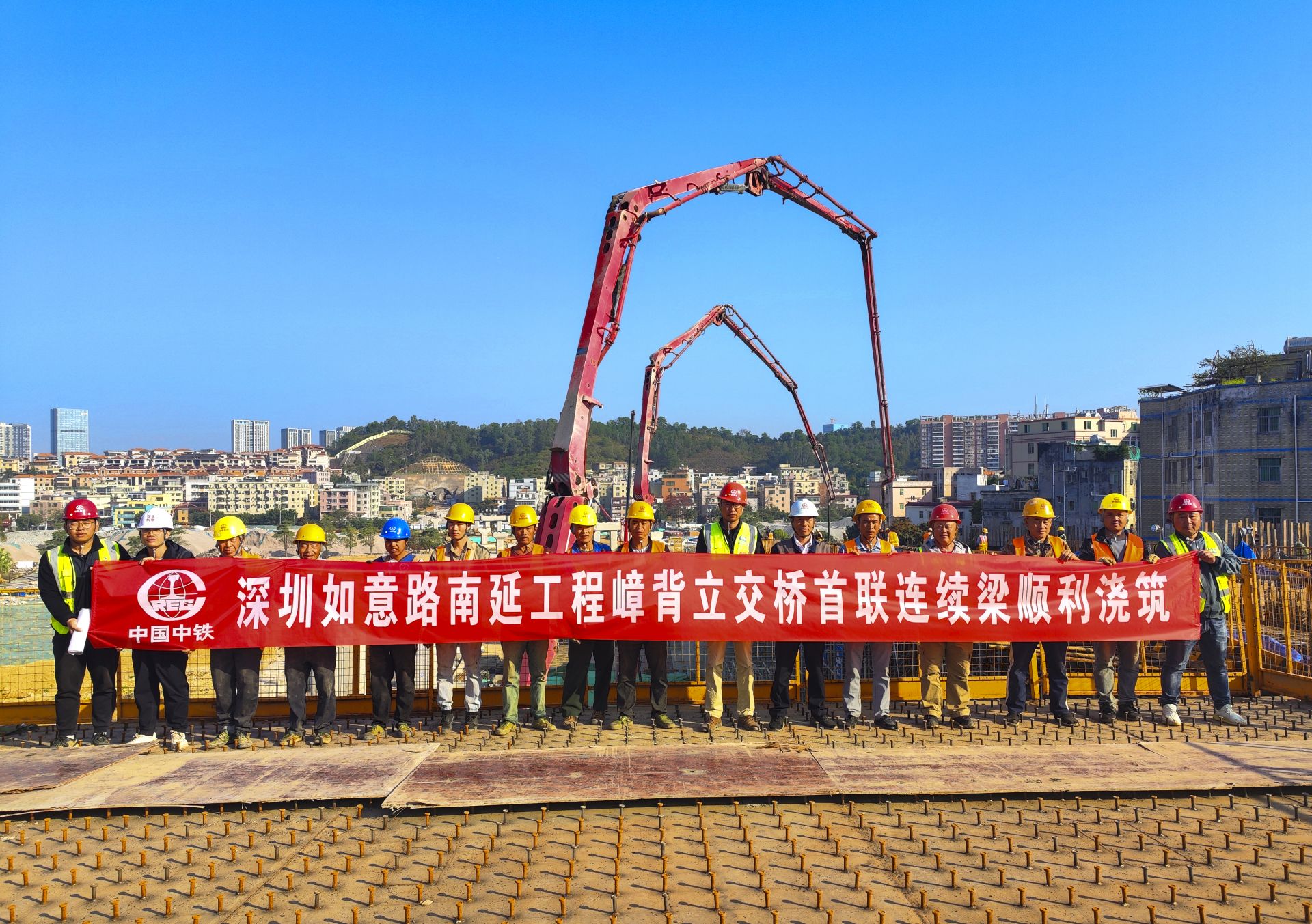 深圳如意路嶂背立交主线桥首联现浇箱梁顺利浇筑