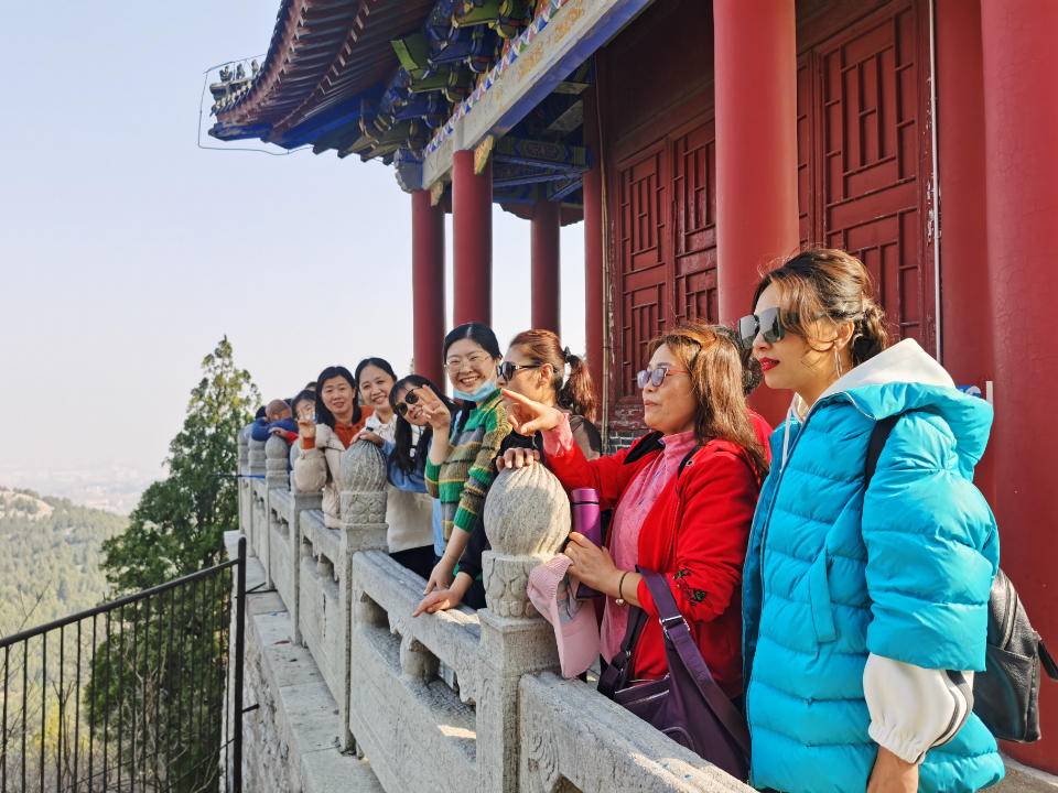 陌上花正盛，女神踏春来！中国银行滨州分行三八妇女节户外踏春休闲区蓝鸢梦想 - Www.slyday.coM
