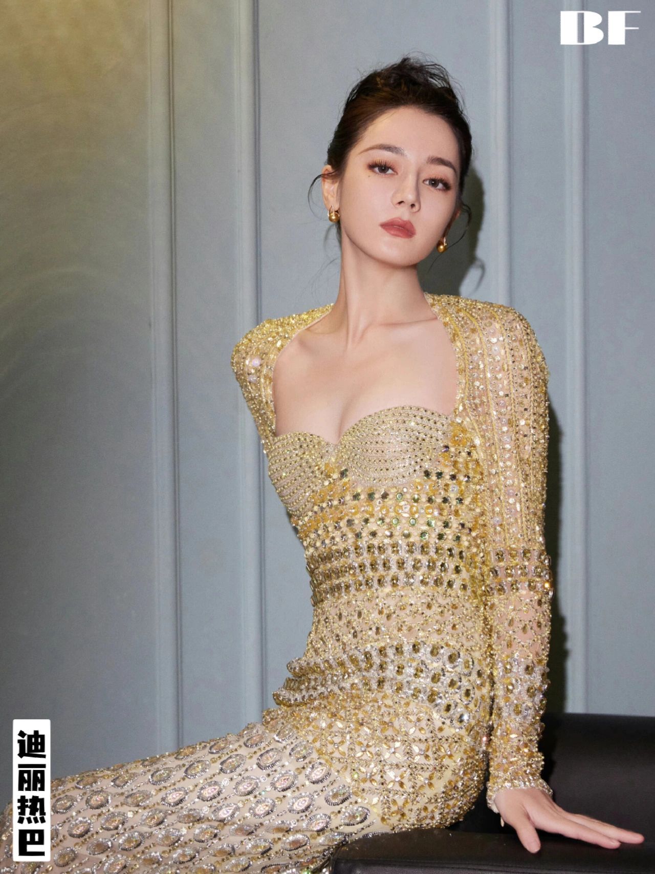 迪丽热巴~秦岚低胸造型真是惹人爱|秦岚|低胸|迪丽热巴_新浪新闻