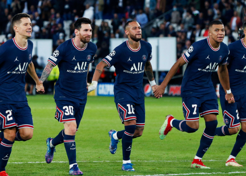 欧冠 拜仁vs巴黎圣曼 拜仁主场强势,梅姆配合越发默契|拜仁|姆巴佩