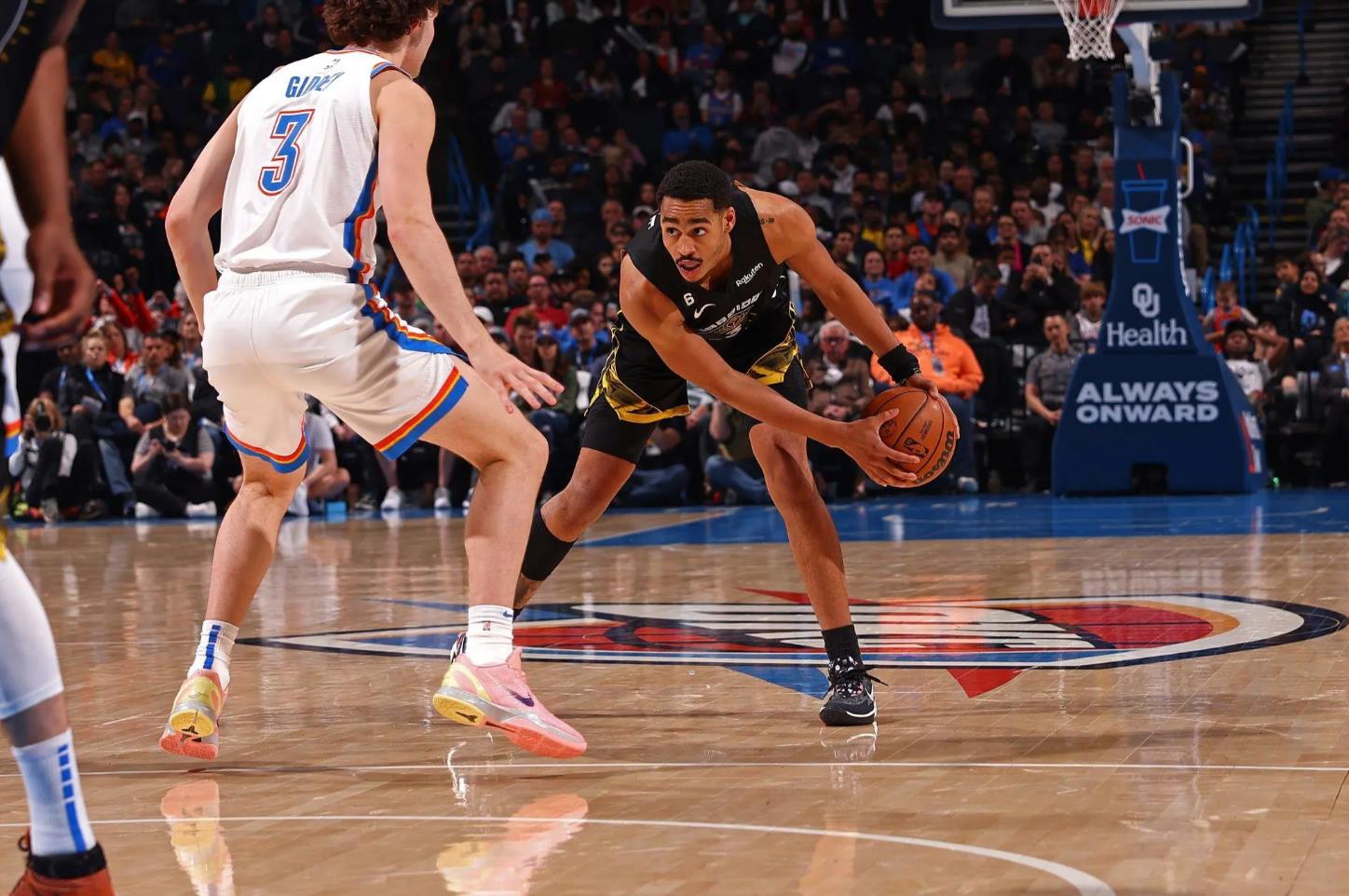 普尔近两场替补出场共得21分,投篮23投7中,三分17投4中|投篮|勇士