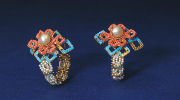 清金镶东珠耳环 故宫博物院藏