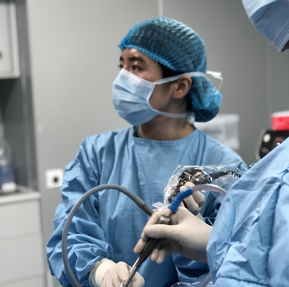 喻勤在手术台上.本文图片&nbsp; 受访者供图