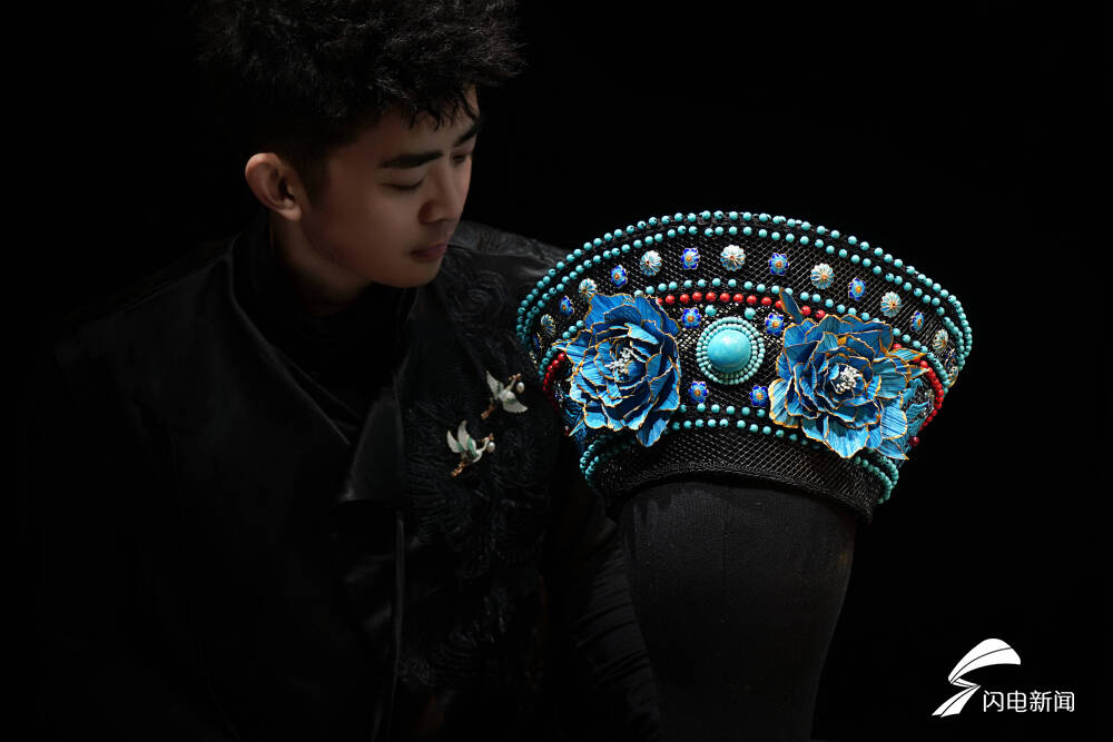 "90后"国潮设计师巧手制作"蒜香版"荷花步摇|国潮|王平|设计师_新浪