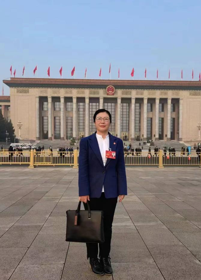 全国人大代表,伊利集团资深产品研发经理王彩云.(受访者供图)