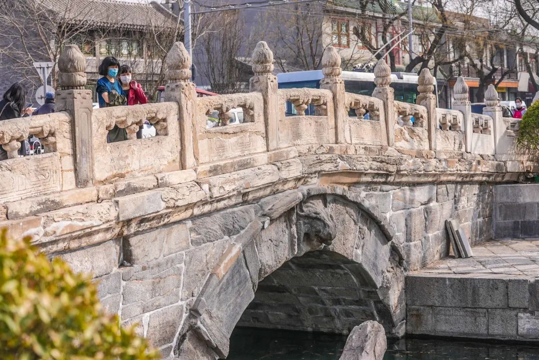 北京中轴线上屹立700余年的万宁桥亮出真身|公交车_新浪财经_新浪网