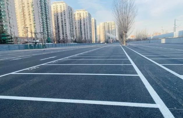 京铁家园停车场 图片来源：北京市发改委