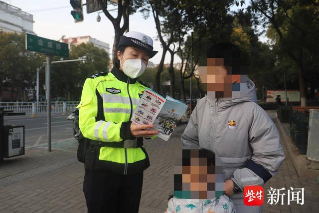 交通安全不马虎，南京南站交通发动“一老一小”共同守护