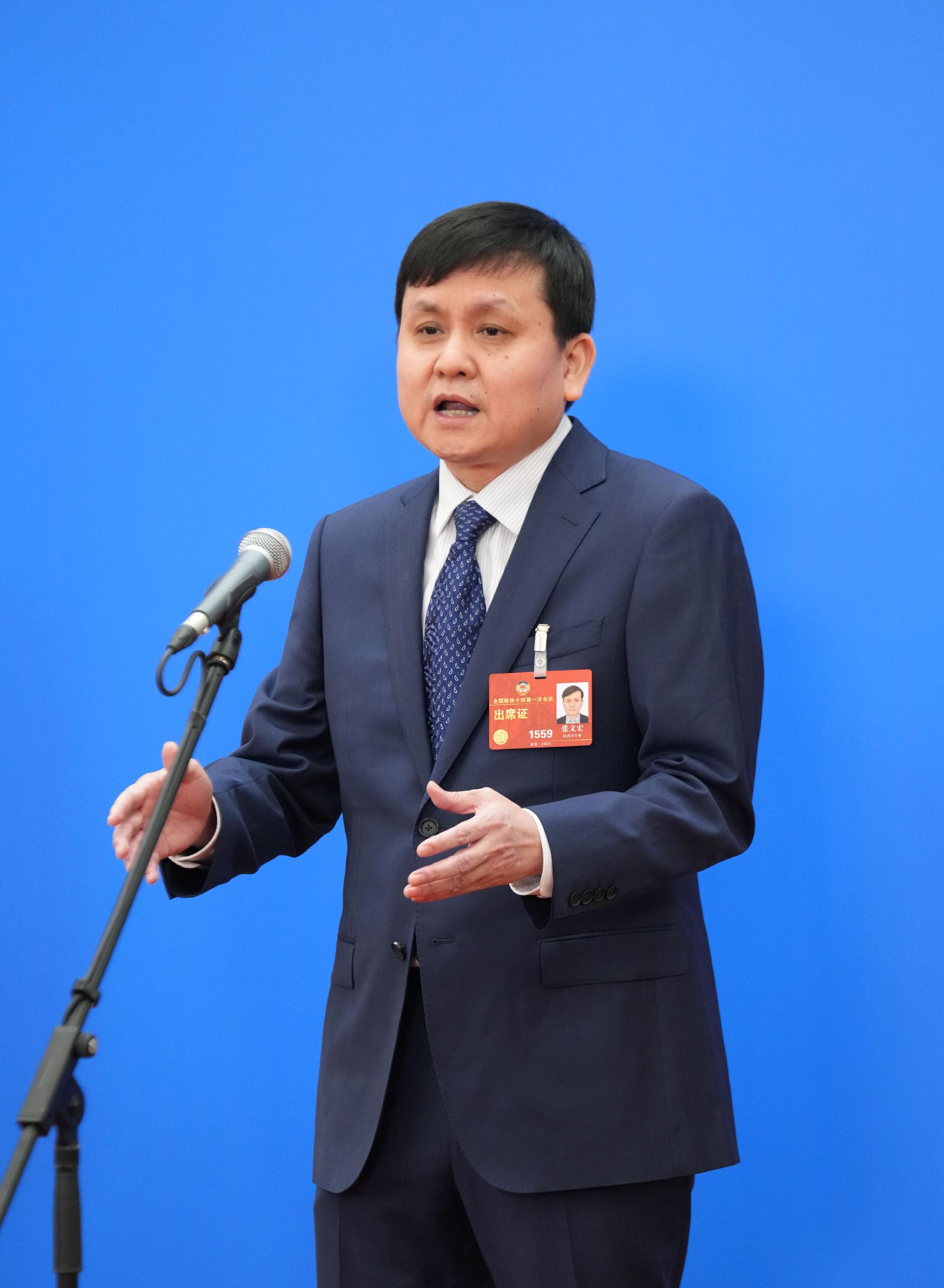 张文宏委员带来两份提案,都与老百姓看病有关|张文宏|新冠肺炎_新浪